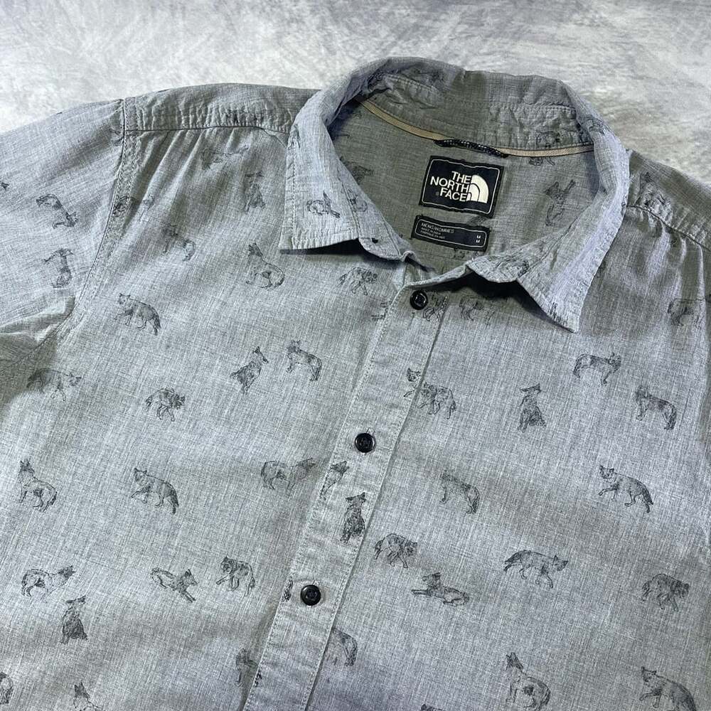 The North Face Men's Gray Wolf Animal Print Short Sleeve Button Up Shirt M